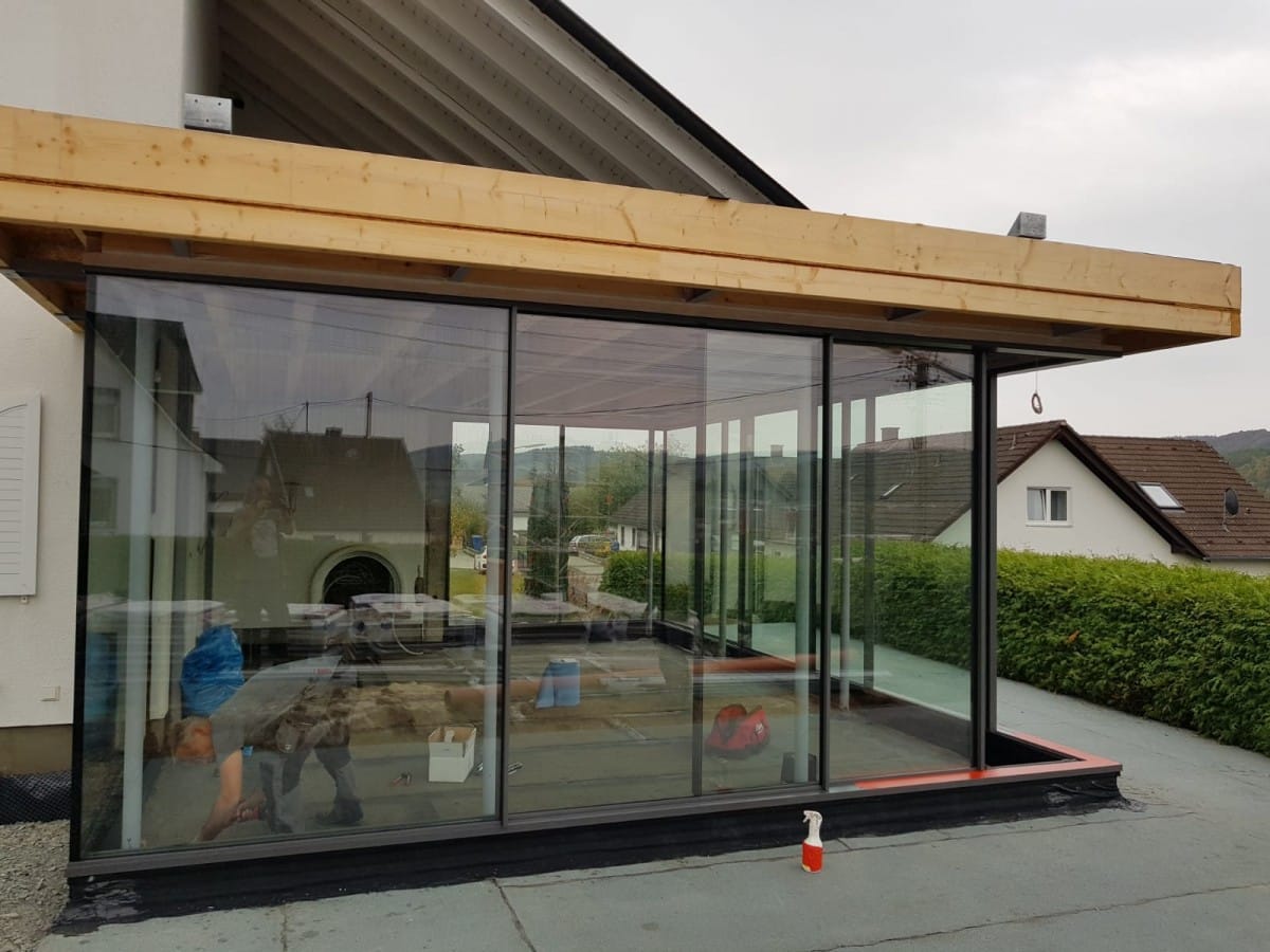 Die verschiedenen Arten von Terrassenüberdachungen mit Markise im Vergleich