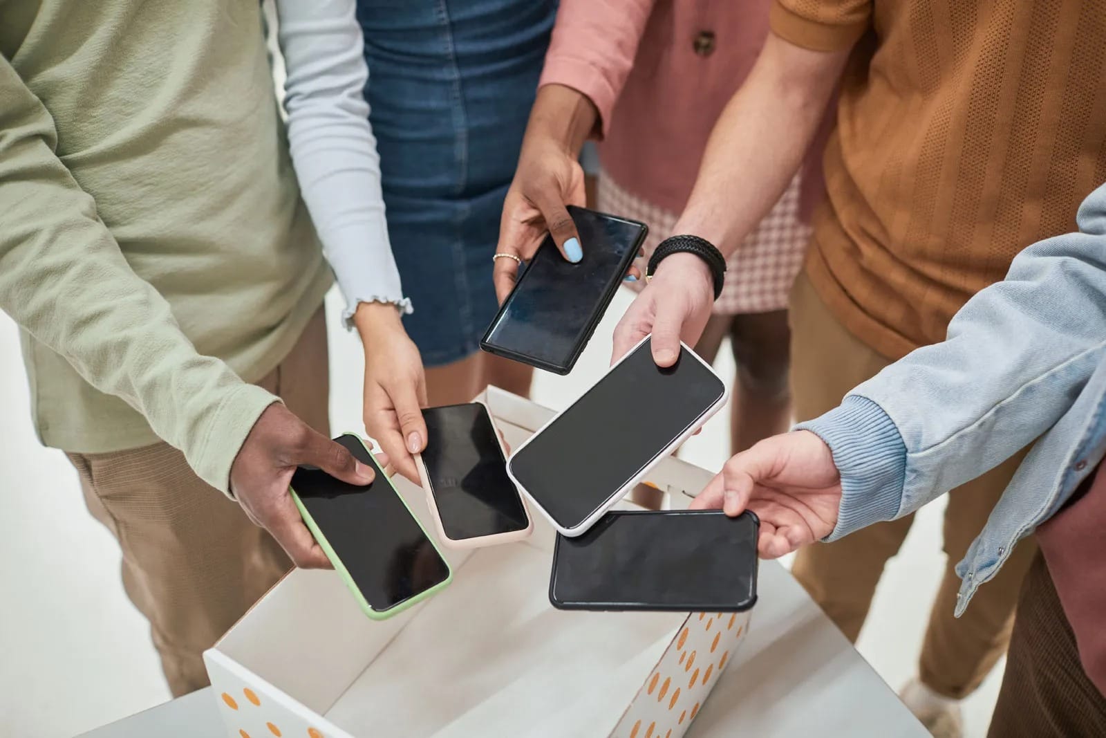 Skalierbarkeit zum Festpreis: Einheitliche Smartphone-Regeln mit FreeLock-Handytaschen ab 7,99 € pro Einheit