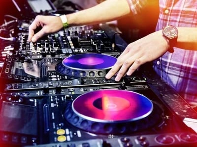 Für unvergessliche Momente: Die Rolle von DJ Salzburg bei der Gestaltung Ihrer Traumhochzeit